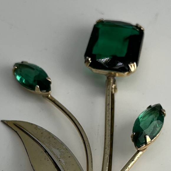 Coro, Sterling, Green Gem flower Brooch/pin. Silver tone. - Picture 7 of 10